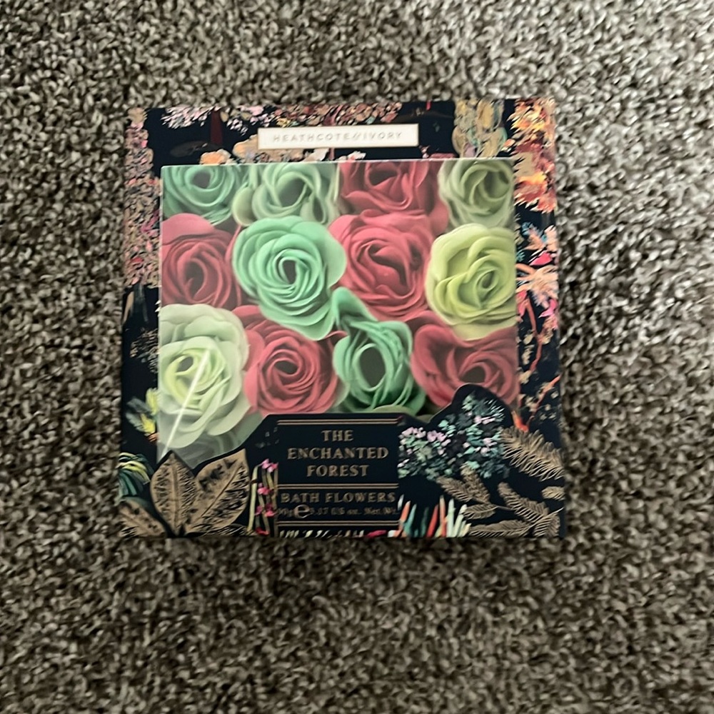 Brand new bath flowers (nothing wrong just more of a shower girl)